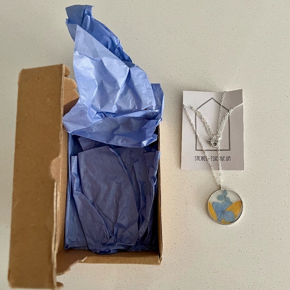 Handmade Jewelry / necklace with Flowers - Picture 2 of 2